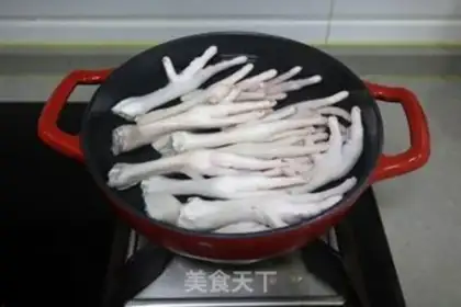 Make Spicy chicken claws step 1