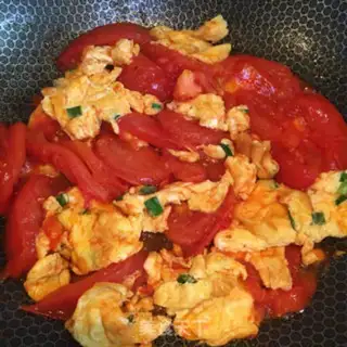 Make Tomato fried eggs step 6