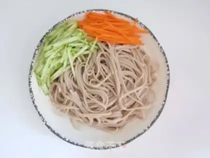 Make Wheat and vegetable noodles step 8