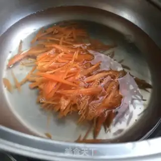 Make A cucumber fan with bean skin step 2