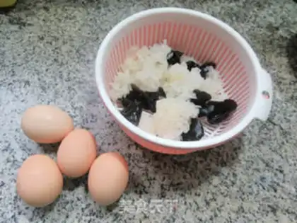 Make Double-eared eggs step 0