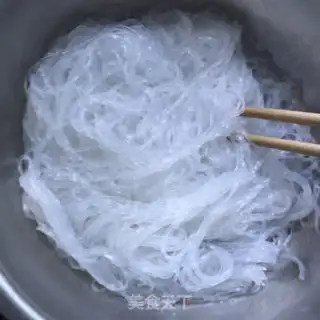 Make A cucumber fan with bean skin step 4
