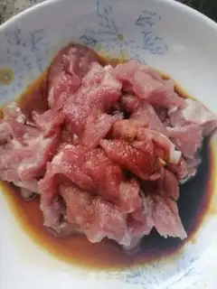 Make White fried meat step 1