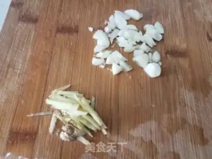 Make Onion fried lamb step 3