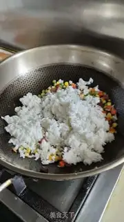Make Sausage egg fried rice step 8
