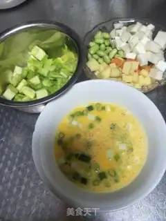 Make Yangzhou fried rice step 1