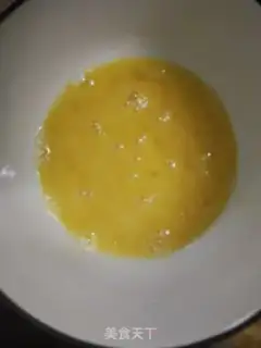 Make Cream and seafood mushroom eggflower soup step 1