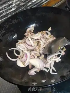 Make Yangzhou fried rice step 4
