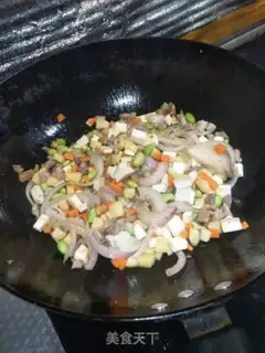 Make Yangzhou fried rice step 5