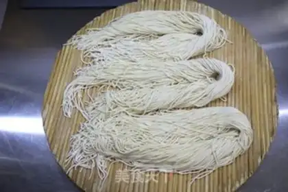 Make Egg pepper noodles step 3