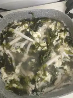 Make Cream and seafood mushroom eggflower soup step 5
