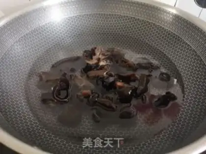 Make Gold needles, tofu soup step 0