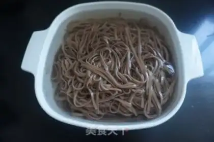 Make Fish fragrance, cold noodles step 4
