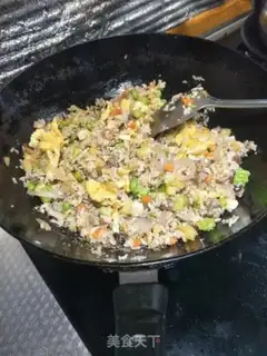 Make Yangzhou fried rice step 7