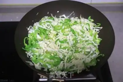 Make Egg pepper noodles step 6