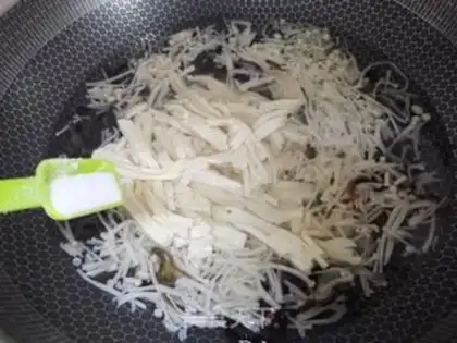Make Gold needles, tofu soup step 3