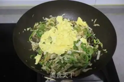 Make Egg pepper noodles step 7