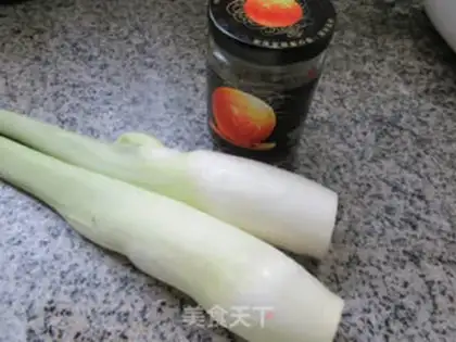 Make X-O SAUCE AND WHITE step 0