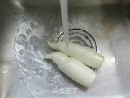 Make X-O SAUCE AND WHITE step 1
