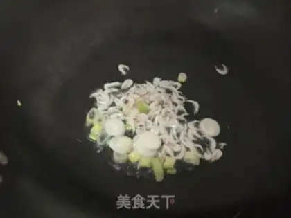 Make Shrimp-skin soup step 3