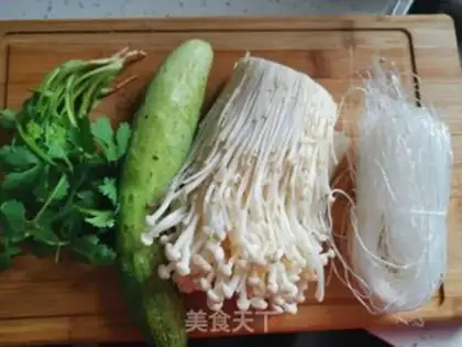 Make A golden mushroom fan with cucumber step 0