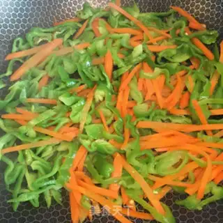 Make Eggs and pepper carrots step 7