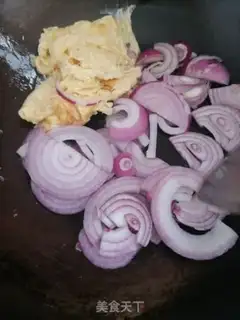 Make Onion fried eggs step 2