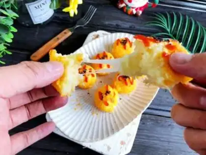 Make Cheese mashed potato ball step 7