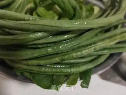Make Sesame sauce, bean horns step 0
