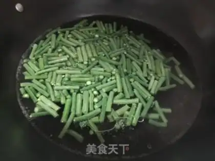 Make Sesame sauce, bean horns step 2