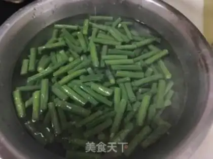 Make Sesame sauce, bean horns step 4