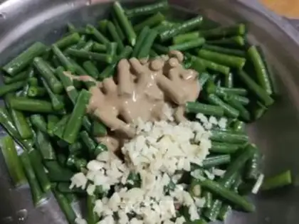 Make Sesame sauce, bean horns step 7