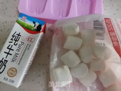 Make Homemade marshmallow ice cream step 0