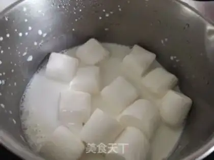 Make Homemade marshmallow ice cream step 1