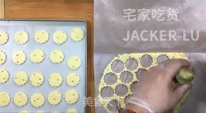 Make Three-coloured fragrance cookies step 11