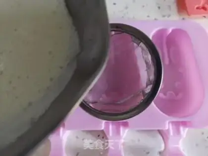 Make Homemade marshmallow ice cream step 3