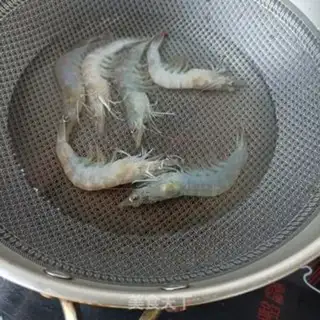 Make Toast shrimp salad step 1