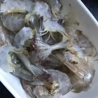 Make Homemade spicy shrimp step 1