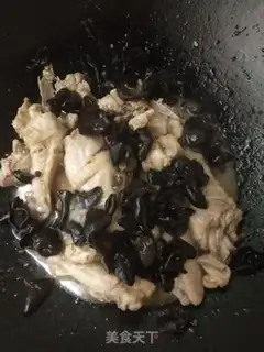 Make The chicken leg boils its ears step 3