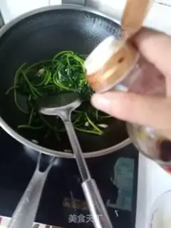 Make Garlic potato leaves step 5