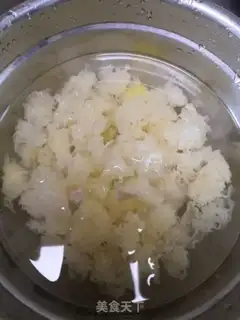 Make Silver-eared date soup step 1