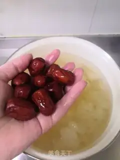 Make Silver-eared date soup step 3