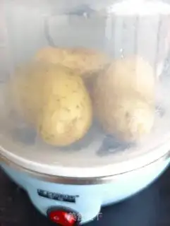 Make Potato shrimp salad step 1