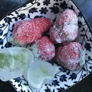 Make Strawberry honey lemon tea step 1