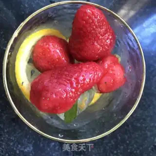 Make Strawberry honey lemon tea step 5