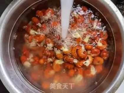 Make Thirteen spicy lobster tails step 2