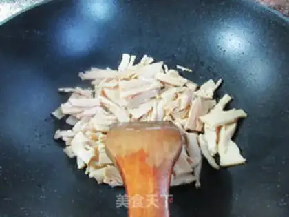 Make Fried eggs and boiling water step 2