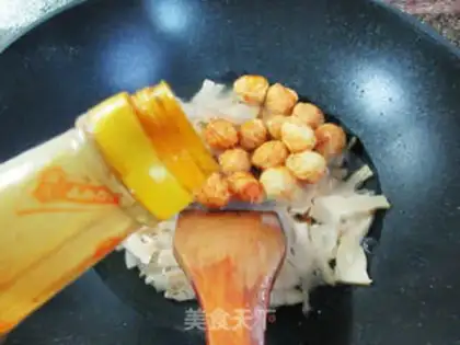 Make Fried eggs and boiling water step 4