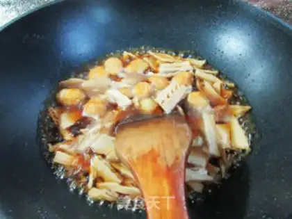 Make Fried eggs and boiling water step 7