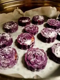 Make Potato date cake step 17